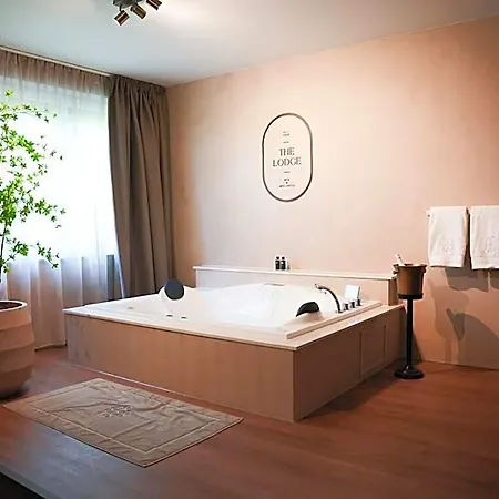 Hotel The Bed & Wellness Sauna, Jacuzzi, Luxury Oisterwijk