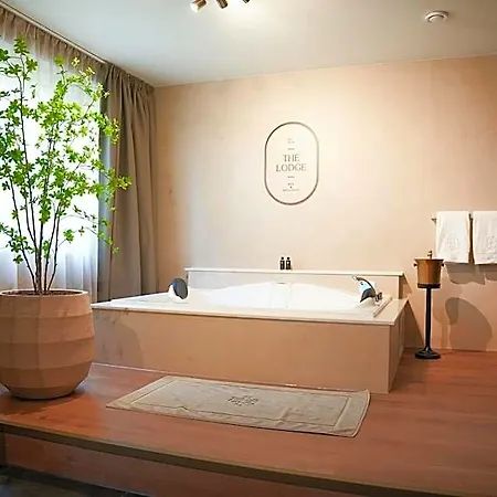 The Bed & Wellness Sauna, Jacuzzi, Luxury Hotel Oisterwijk