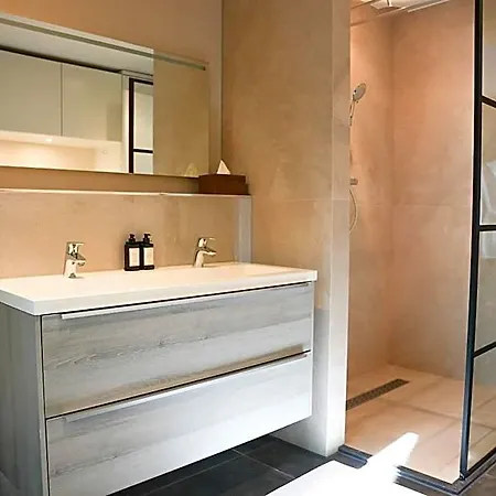 The Bed & Wellness Sauna, Jacuzzi, Luxury Hotel Oisterwijk